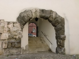 Ворота Римского лагеря «Порта Претория»