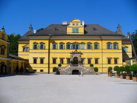 Замок Хельбрунн