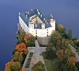 Замок Орлик